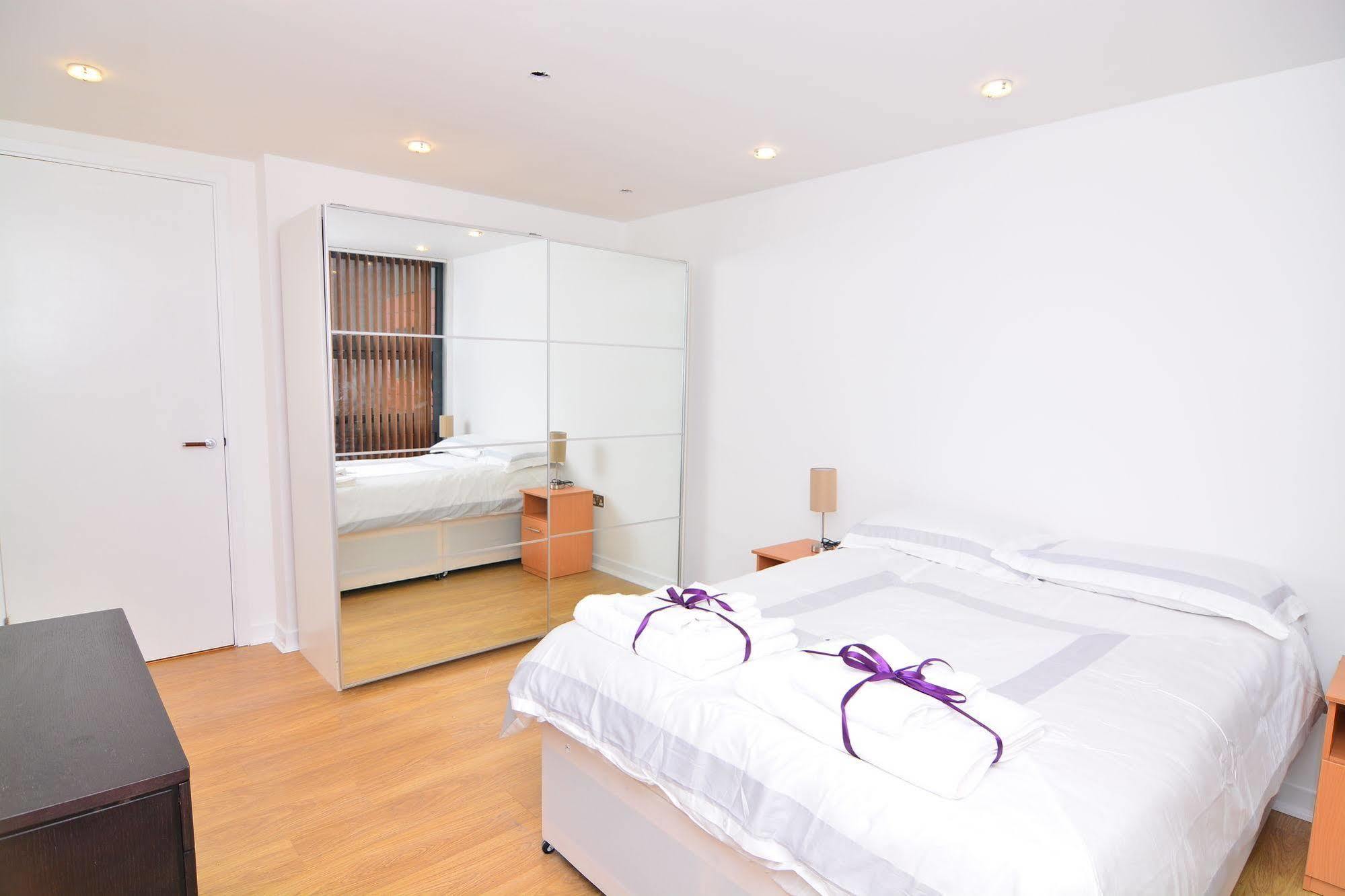 Apartment Wharf - Canary South London Bagian luar foto