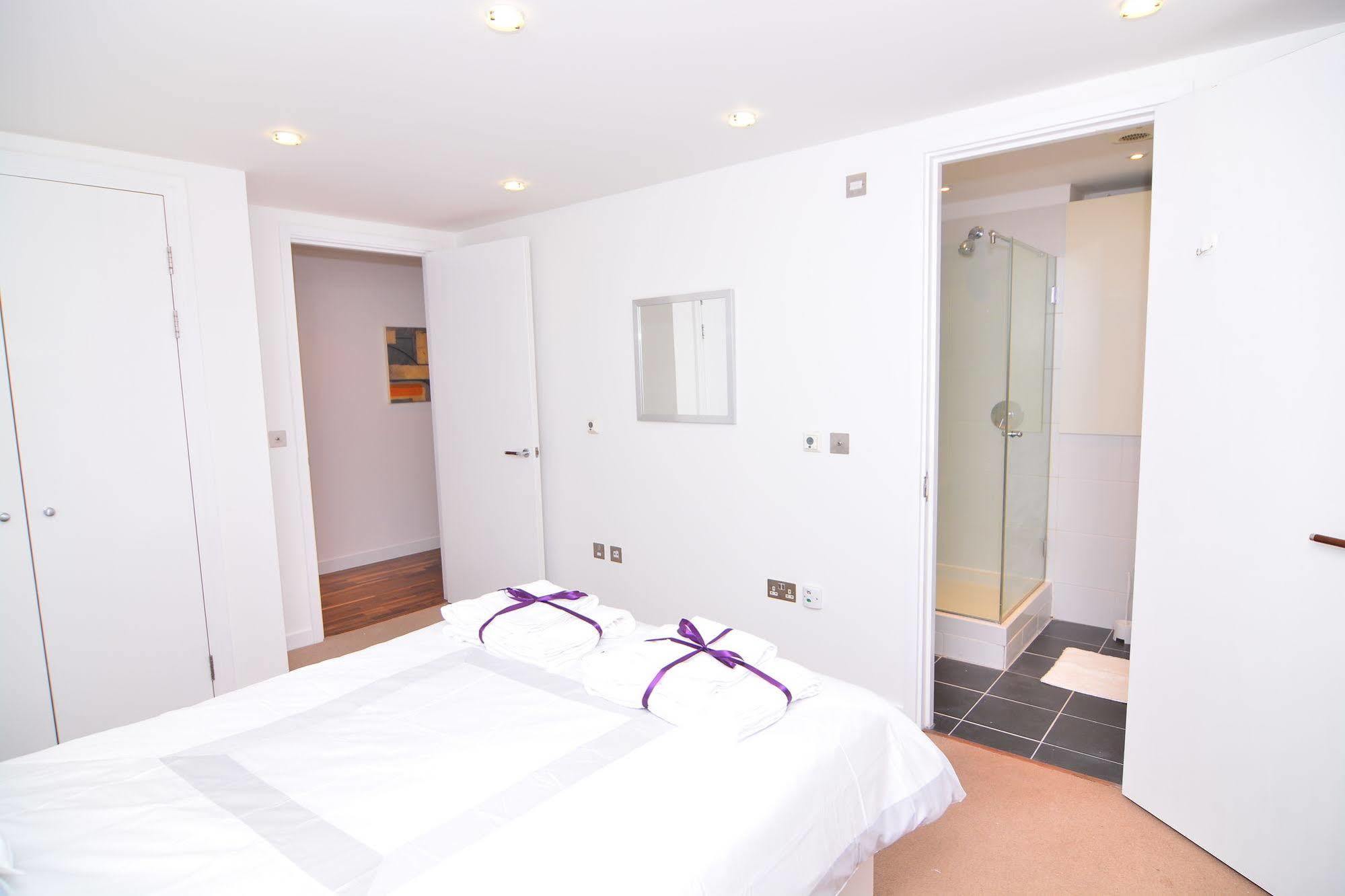 Apartment Wharf - Canary South London Bagian luar foto